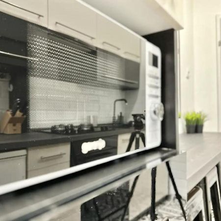 Standard Apartment by Hi5 - Rákóczi 23 Studio Budapeste Exterior foto
