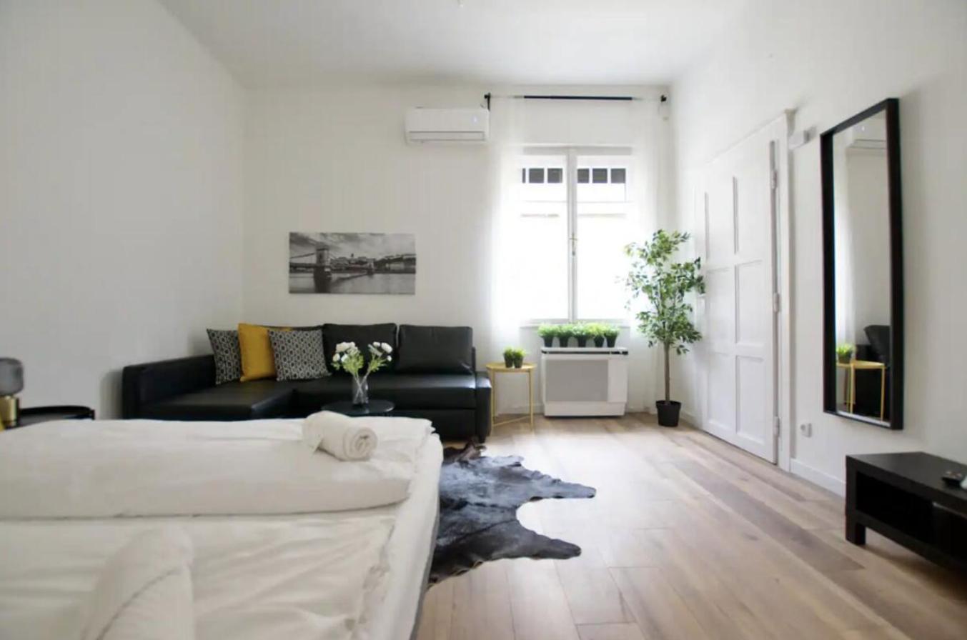 Standard Apartment by Hi5 - Rákóczi 23 Studio Budapeste Exterior foto