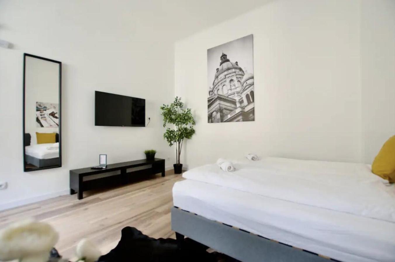 Standard Apartment by Hi5 - Rákóczi 23 Studio Budapeste Exterior foto