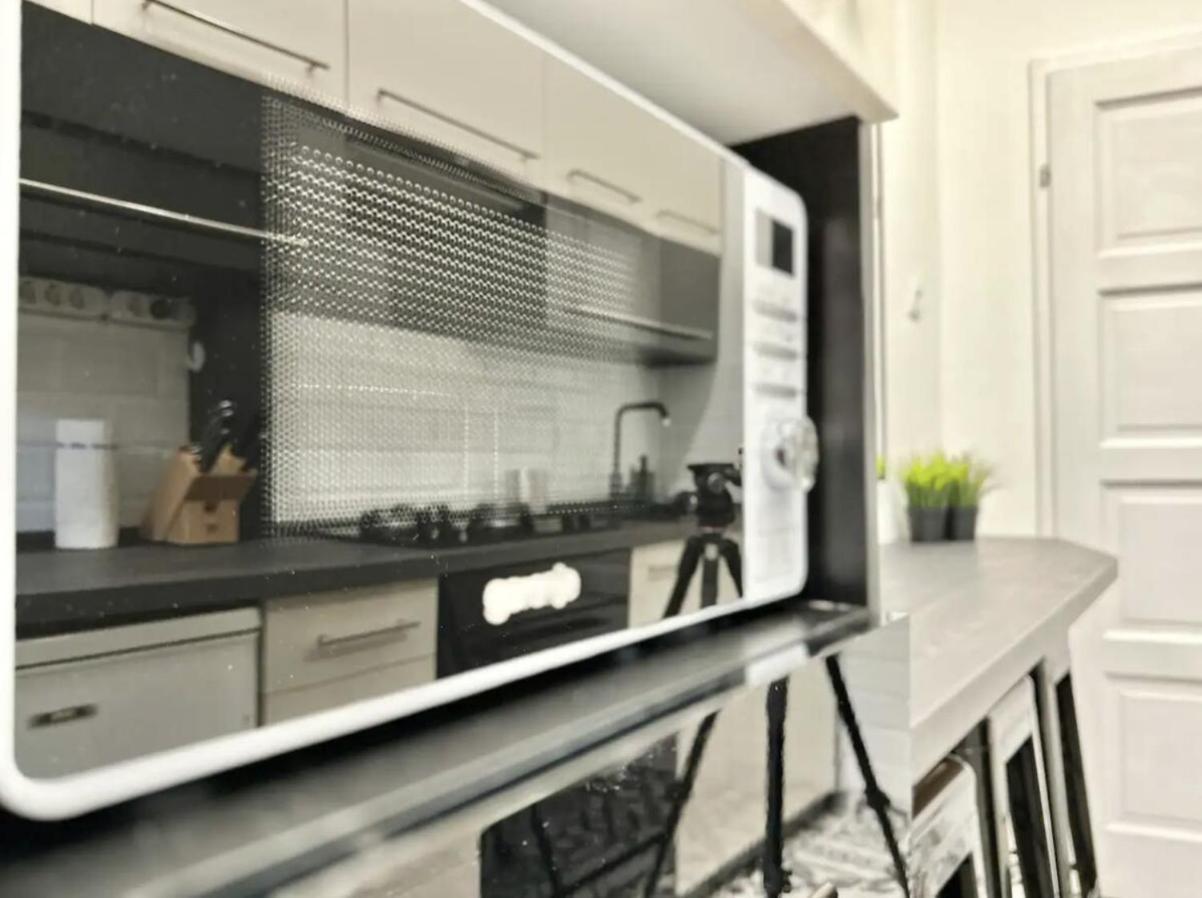 Standard Apartment by Hi5 - Rákóczi 23 Studio Budapeste Exterior foto